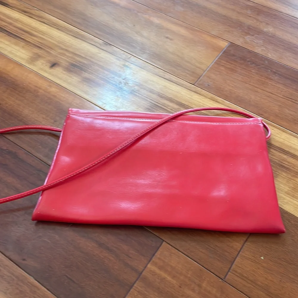 VINTAGE RED LEATHER HANDBAG - Picture 9 of 10